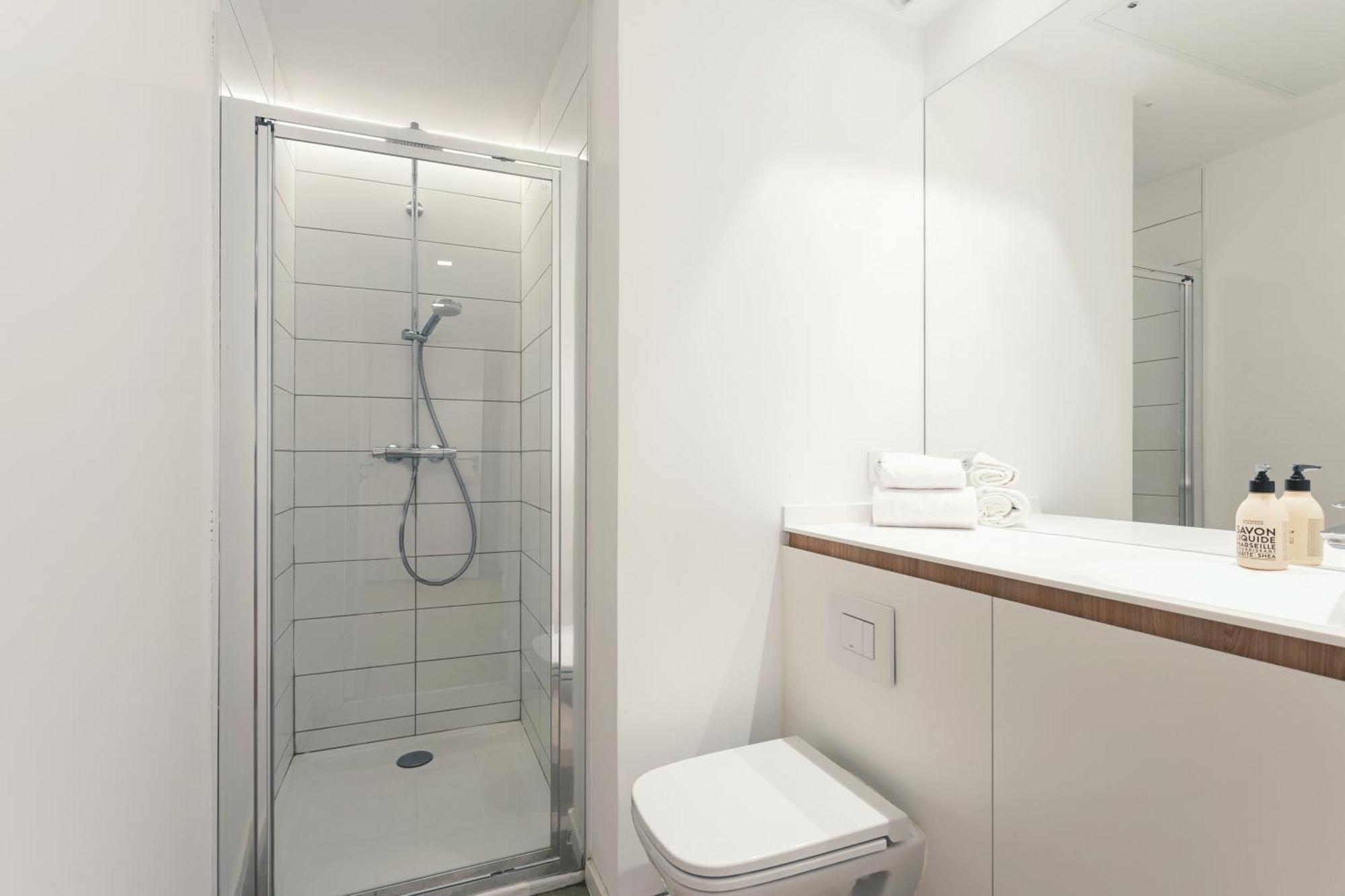 The Babel Community Hotel - Vieux Port Marseille Room photo